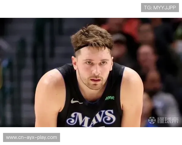 东契奇站在中圈，达拉斯独行侠等最后一击